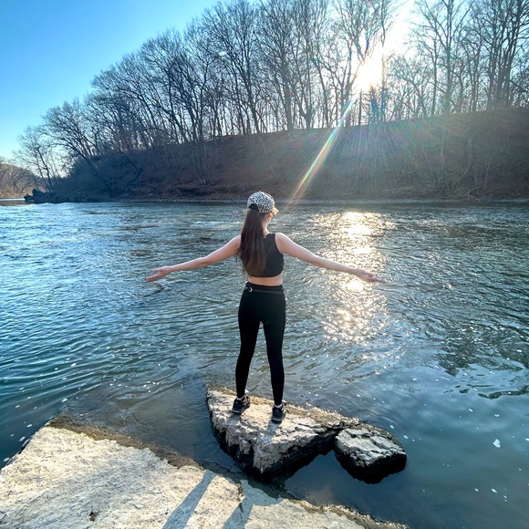 Meet your Posher, Chloe - Picture 1 of 2